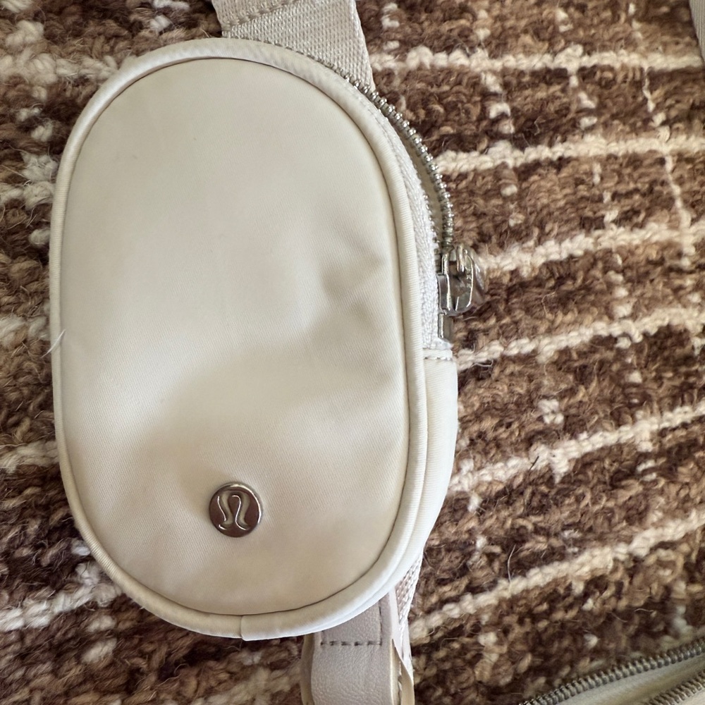 Lululemon crossbody purse - Picture 3 of 5